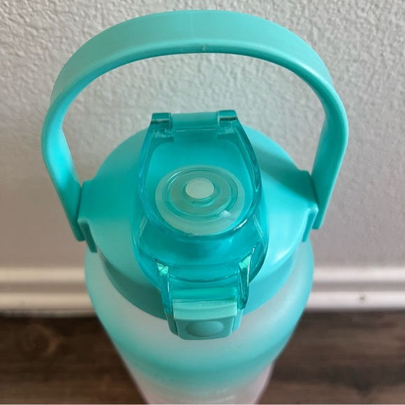 Water Bottle Jug 64oz Built-in Straw Time Marker Gradient Blue Pink Sport Gym - Picture 5 of 11